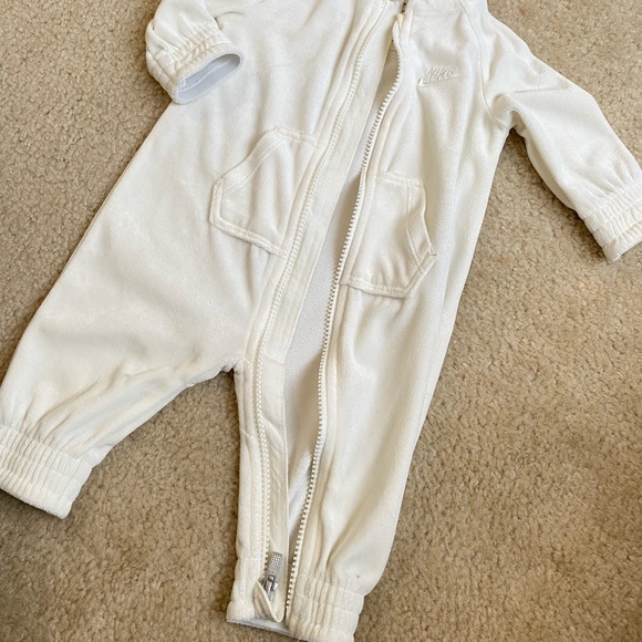 Nike Baby Girls Full-Zip Coverall - Picture 4 of 4